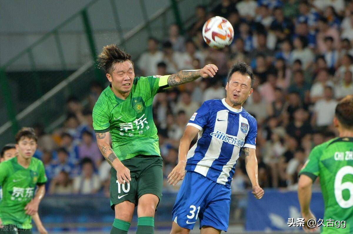 今日焦点战预告16:45 澳超赛场 悉尼FC VS 惠灵顿凤凰 惠灵顿凤凰强势出击能否在客场全身而退？01:30 意甲赛事 那不勒斯 VS 蒙扎 那不勒斯欲在主场迎来反弹重返欧战区!02:45 葡超赛场 本菲卡 VS 法马利卡奥 本菲卡对榜首之位虎视眈眈，法马利卡奥客场之旅恐难以全身而退？03:45 意甲赛事 热那亚 VS 国际米兰 国米已连续多场赛事保持不败，火“热”势头欲继续延续？ 事件那不勒斯后卫纳坦肩膀脱臼，马扎里：队医说他将缺席一个半月那不勒斯主帅马扎里称，后卫纳坦因肩膀脱臼将缺席一个半月时间。